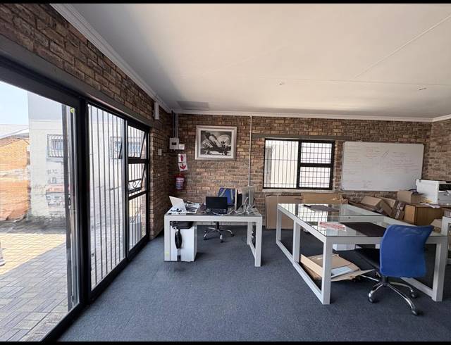 731M² OFFICE FOR SALE IN HALFWAY HOUSE